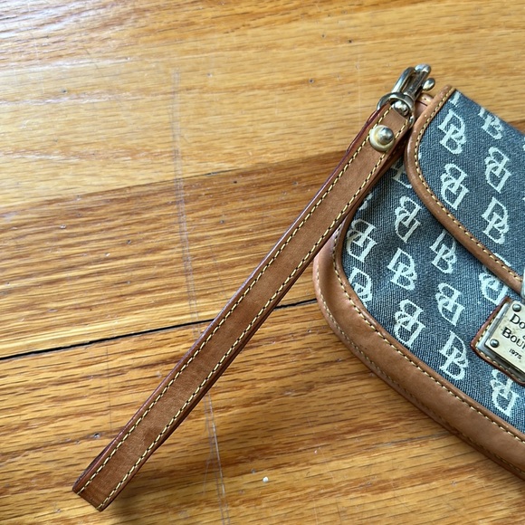 Vintage Dooney & Bourke wrislet